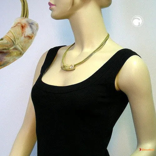 Kette 54x19mm Anhänger Rohr flach gebogen weiß-oliv-marmoriert glänzend Kunststoff 45cm-Rohrketten bis 50cm-Schmuckhoelle.com